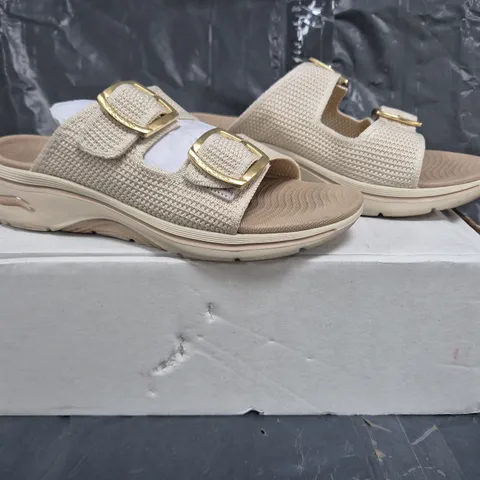 BOXED PAIR OF SKECHERS GO WALK SANDALS IN CREAM SIZE 6