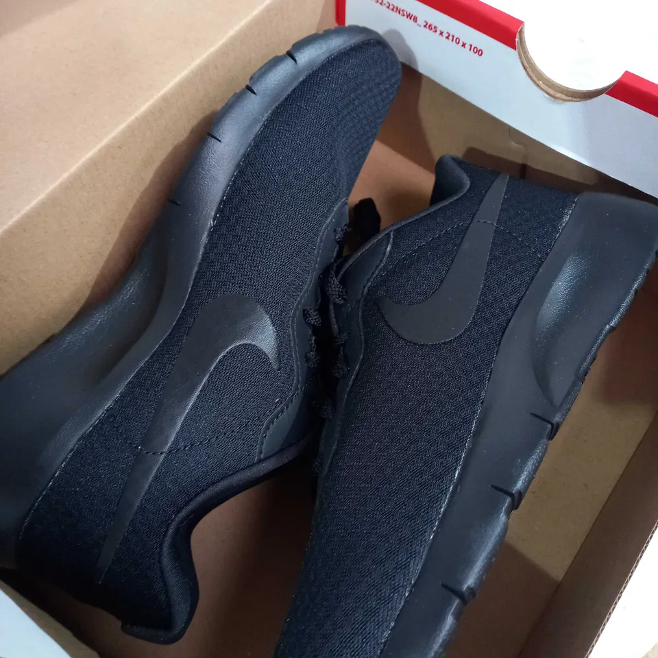 BOXED NIKE TANJUN EASYON TRAINERS, BLACK - SIZE 4