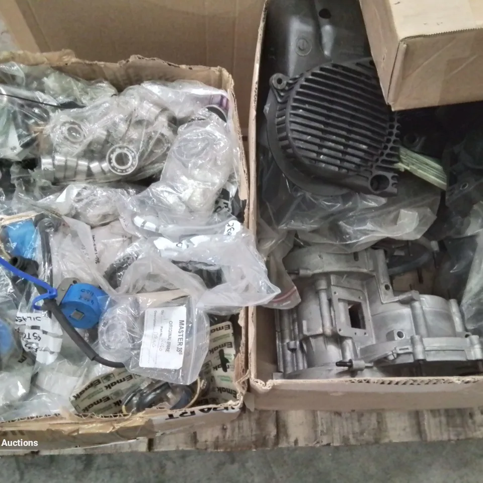 MIXED PALLET OF GENUINE HUSQVARNA PARTS AND ACCESSORIES ETC.