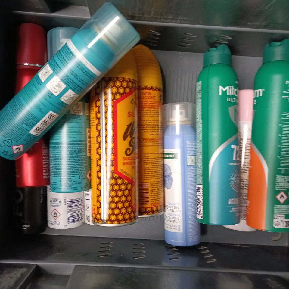 APPROXIMATELY 15 ASSORTED AEROSOLS TO INCLUDE PACO RABANNE , GILLETTE AND WOOD SILK