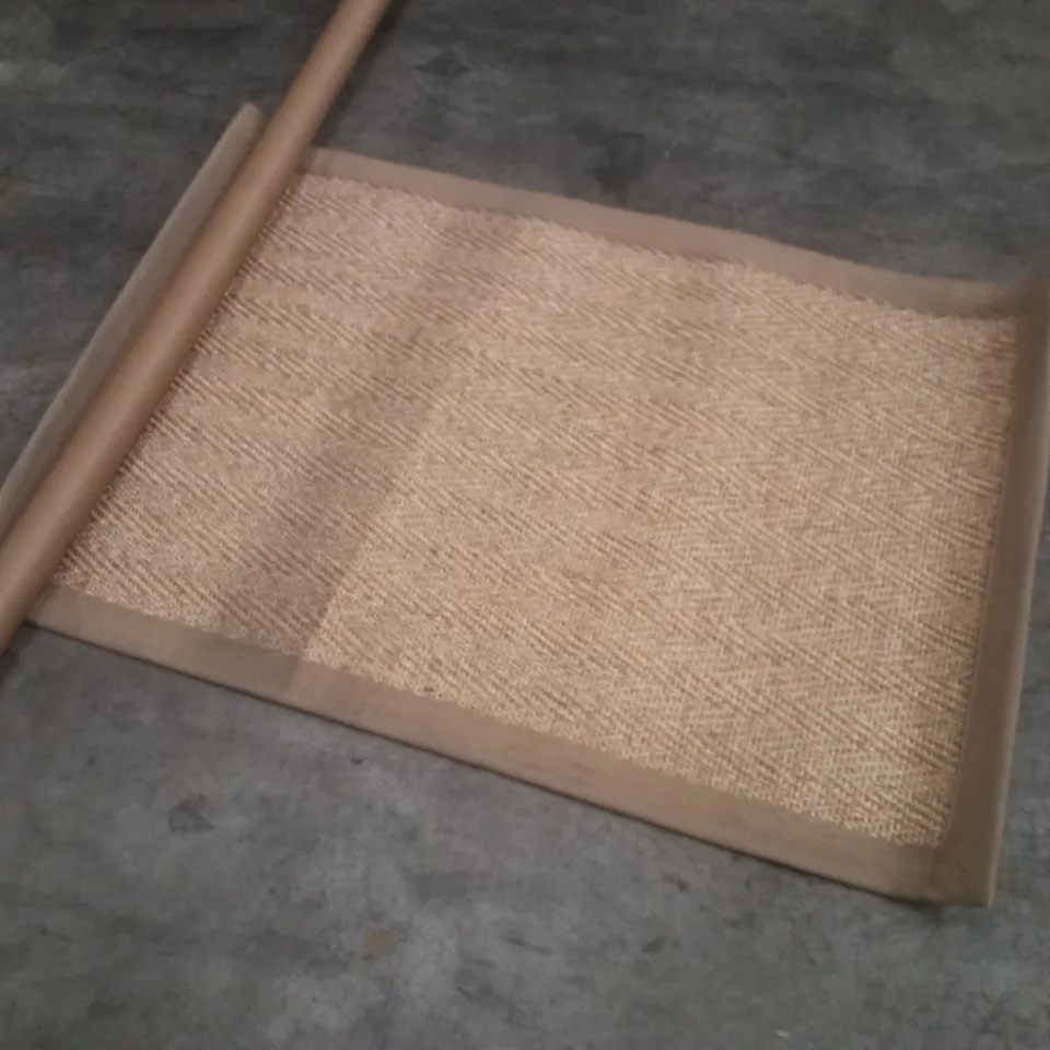 QUALITY DESIGNER AREA RUG APPROXIMATELY 60×90CM