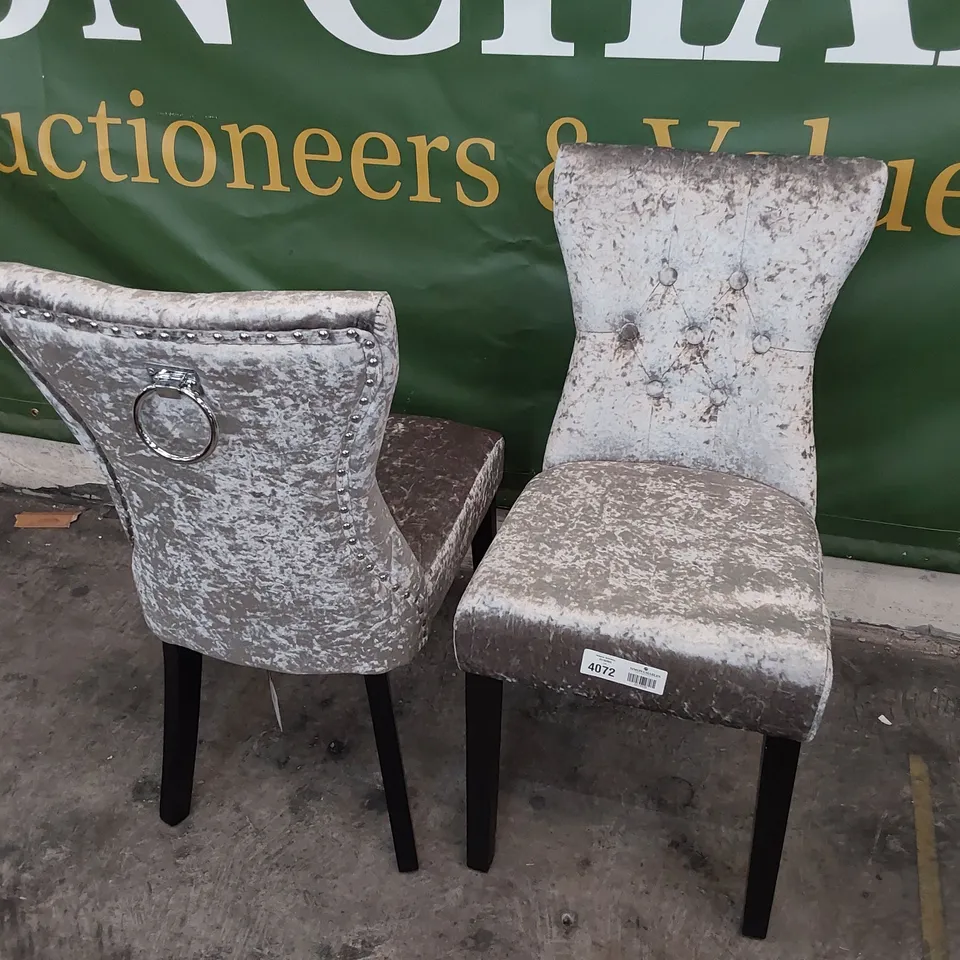PAIR OF DESIGNER UPHOLSTERED BUTTONED & RING BACK DINING CHAIRS SILVER PLUSH FABRIC ON BLACK WOOD LEGS