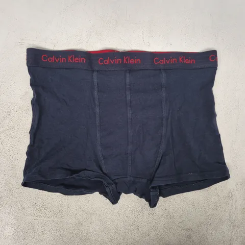 CALVIN KLEIN BOXER BRIEF IN NAVY/RED SIZE LARGE