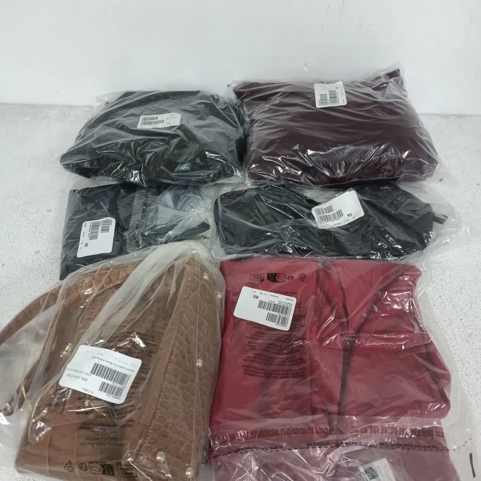 APPROXIMATELY 25 ASSORTED CLOTHING ITEMS IN VARIOUS SIZES, COLOURS & STYLES TO INCLUDE BRANDS SUCH AS ASHWOOD LEATHER, APRICOT, COZEE HOME, ETC - COLLECTION ONLY