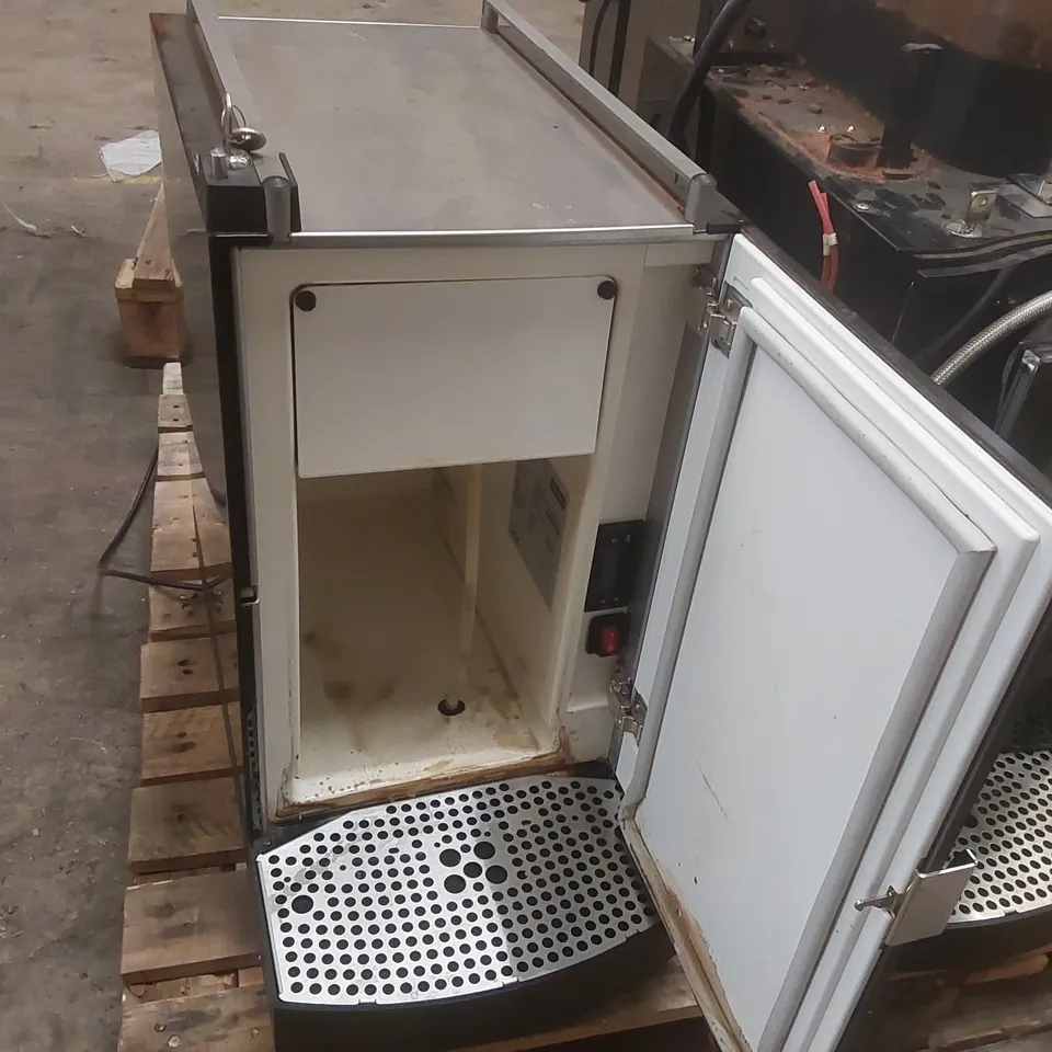 FRANKE COMMERCIAL COFFEE MACHINE WITH MILK CHILLER (2 ITEMS)