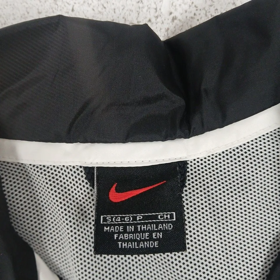 NIKE BLACK ZIP-FRONT JACKET – UK SIZE S (US S/4-6)