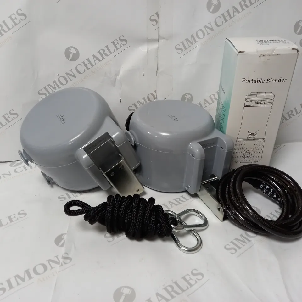 APPROXIMATELY 5 ASSORTED ITEMS TO INCLUDE MINKY RETRACTABLE WASHING LINE