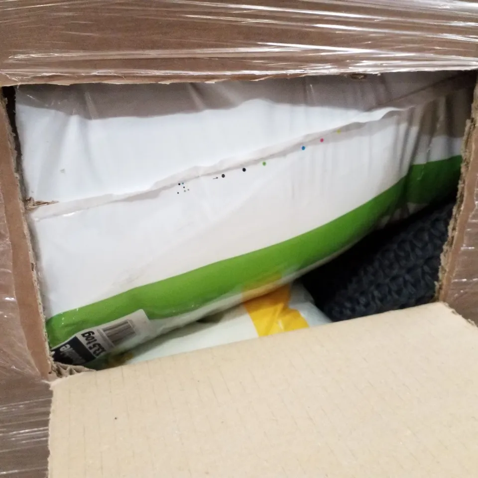 PALLET OF 2 BOXES CONTAINING ASSORTED PILLOWS & CUSHIONS