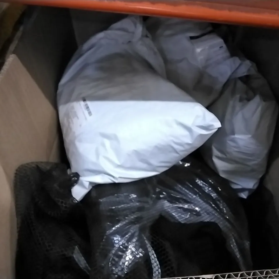 A BOX OF 6 KIDS FREE BREATH SNORKELING MASKS AND 5 PAIRS OF PADDED PROTECTIVE SHORTS