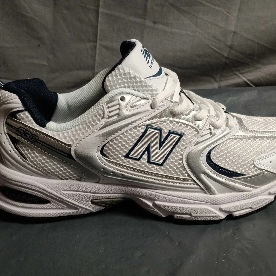 UNBOXED PAIR OF NEW BALANCE ABZORB 530 SHOES – UK SIZE 8