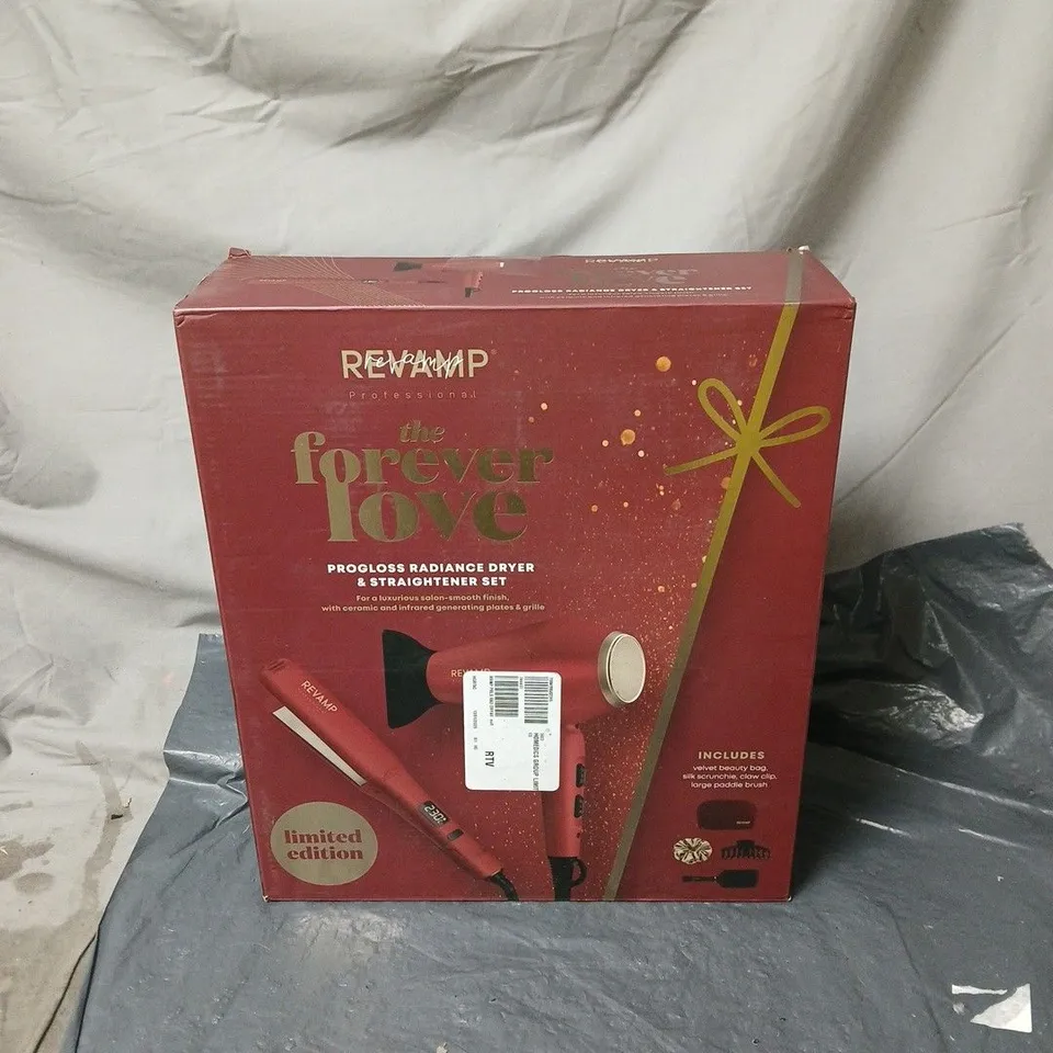 REVAMP THE FOREVER LOVE DRYER AND STRAIGHTENER SET BOXED