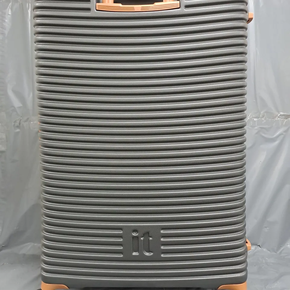 IT LUGGAGE REPLICATING LARGE CHARCOAL EXPANDABLE SUITCASE SET