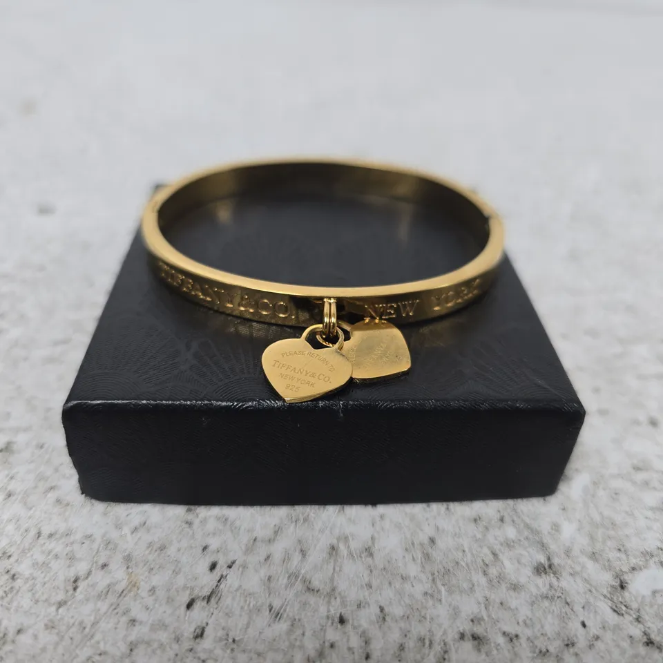 TIFFANY & CO. RETURN TO TIFFANY HEART TAG BRACELET – GOLD-TONE