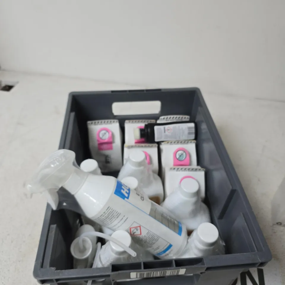 TOTE OF APPROXIMATELY 12 ASSORTED LIQUIDS TO INCLUDE: SMOL WASHING UP LIQUID