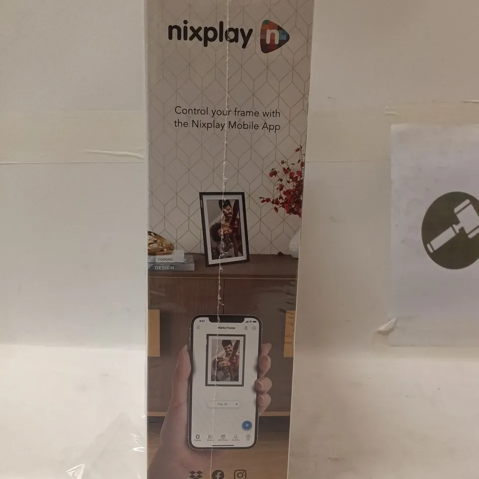 NIXPLAY 10.1" TOUCH SCREEN SMART PHOTO FRAME (BOXED)