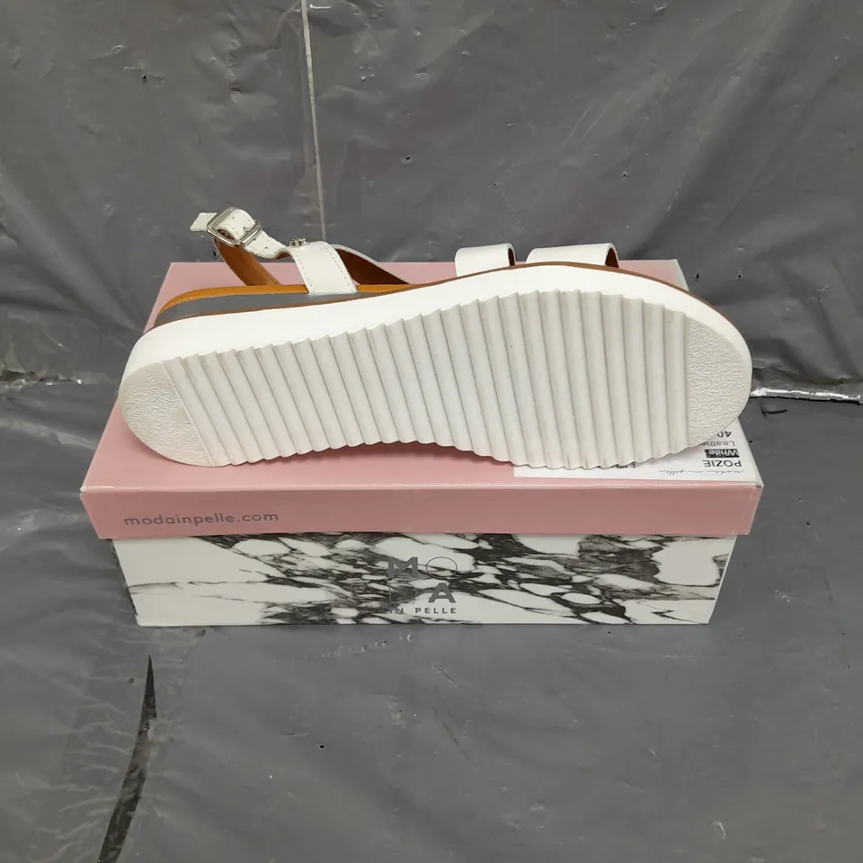 BOXED PAIR OF MODA IN PELLE WEDGE SANDAL WITH CROSS OVER IN WHITE LEATHER SIZE 7