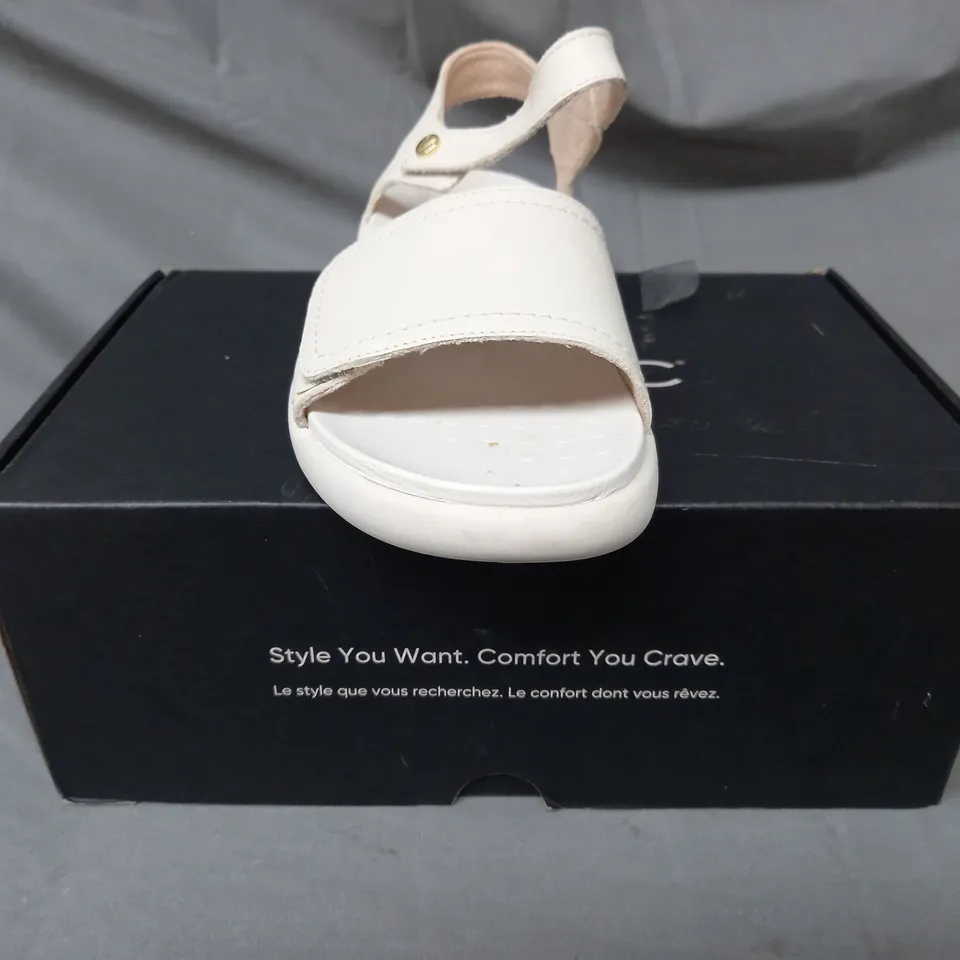 BOXED PAIR OF VIONIC SANDALS IN CREAM SIZE 4