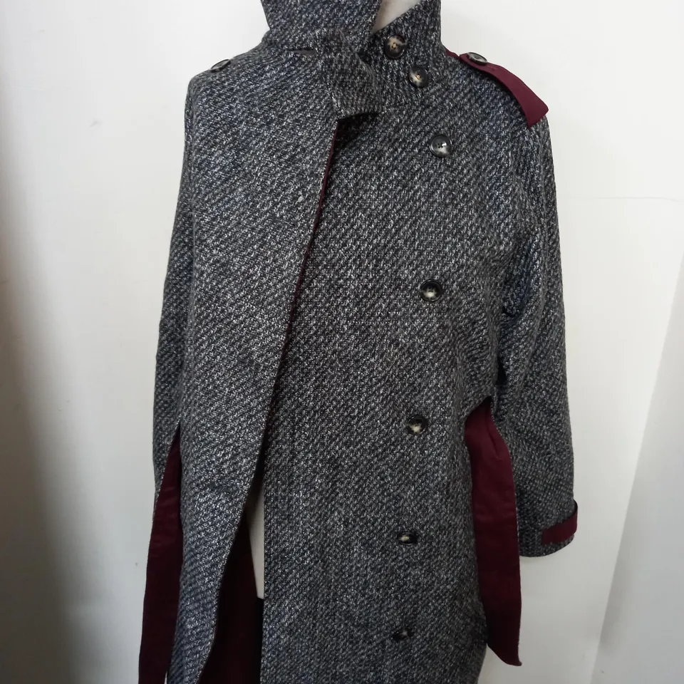 APPROXIMATELY 10 ASSORTED WOMEN CLOTHING TO INCLUDE RUT LANGFORD SHIRT IN SIZE L, WHITE STUFF COAT IN SIZE 12, RUTH LANGFORD SHIRT IN SIZE S 