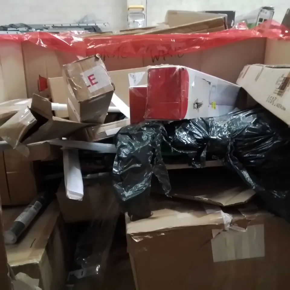 PALLET OF ASSORTED HOUSEHOLD GOODS AND PRODUCTS TO INCLUDE;RETRACTABLE SAFETY GATE, CAT LITTER BOX, AQUARIUM LED LIGHT, CUTLERY TRAY BLOCK,CARPET CLEANER AND OTHER ASSORTED ITEMS...