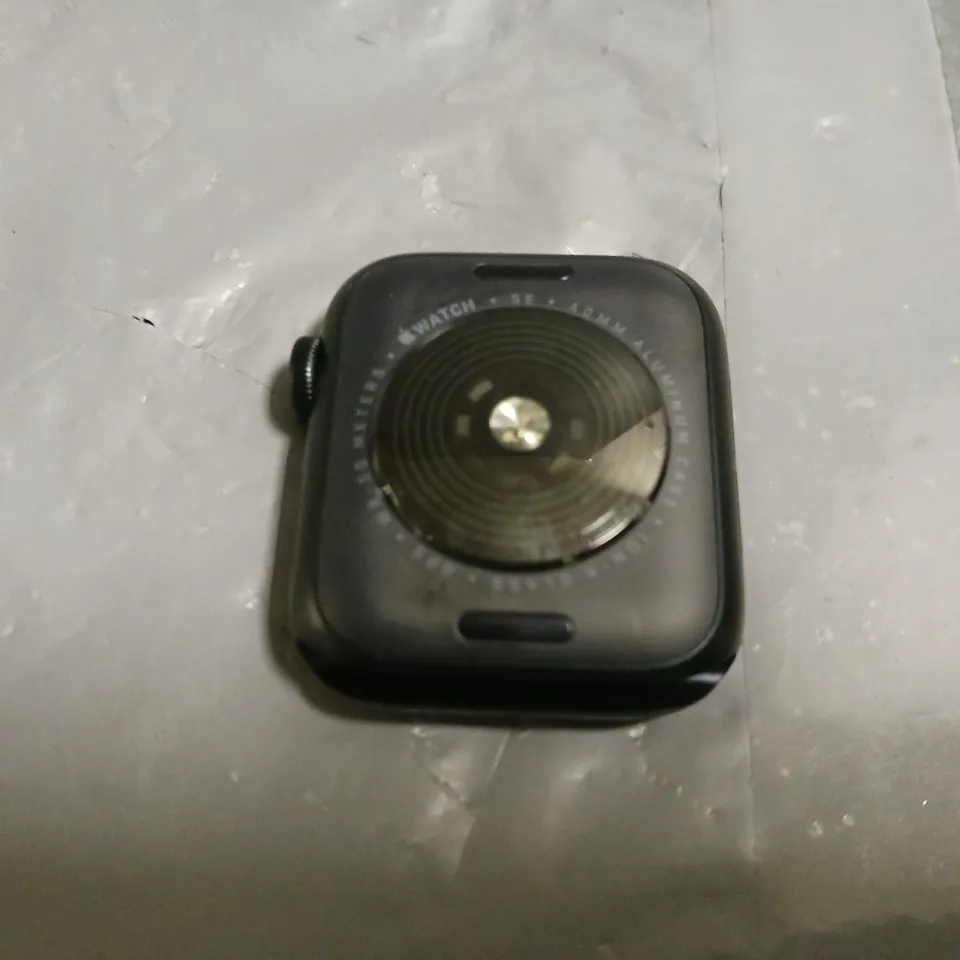 APPLE WATCH 40MM WITH GREY STRAP