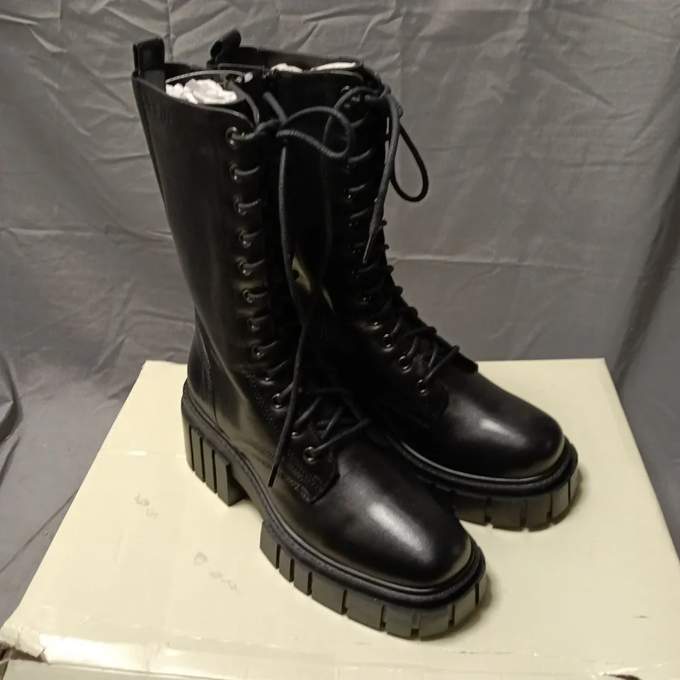 OFF THE HOOK LONDON BLACK LEATHER KNEE-HIGH LACE-UP COMBAT BOOTS SIZE 5 BOXED