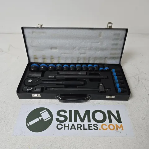 23-PIECE HEAVY-DUTY SOCKET SET FEATURING A METAL CARRY CASE