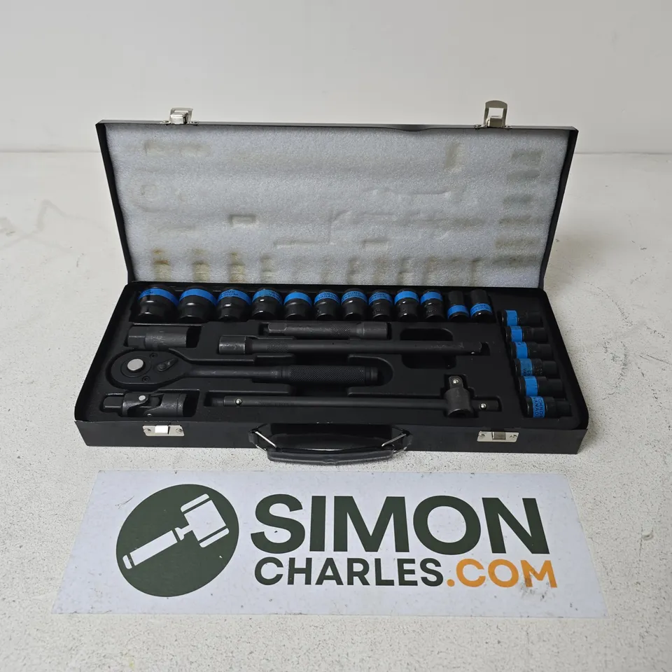 23-PIECE HEAVY-DUTY SOCKET SET FEATURING A METAL CARRY CASE