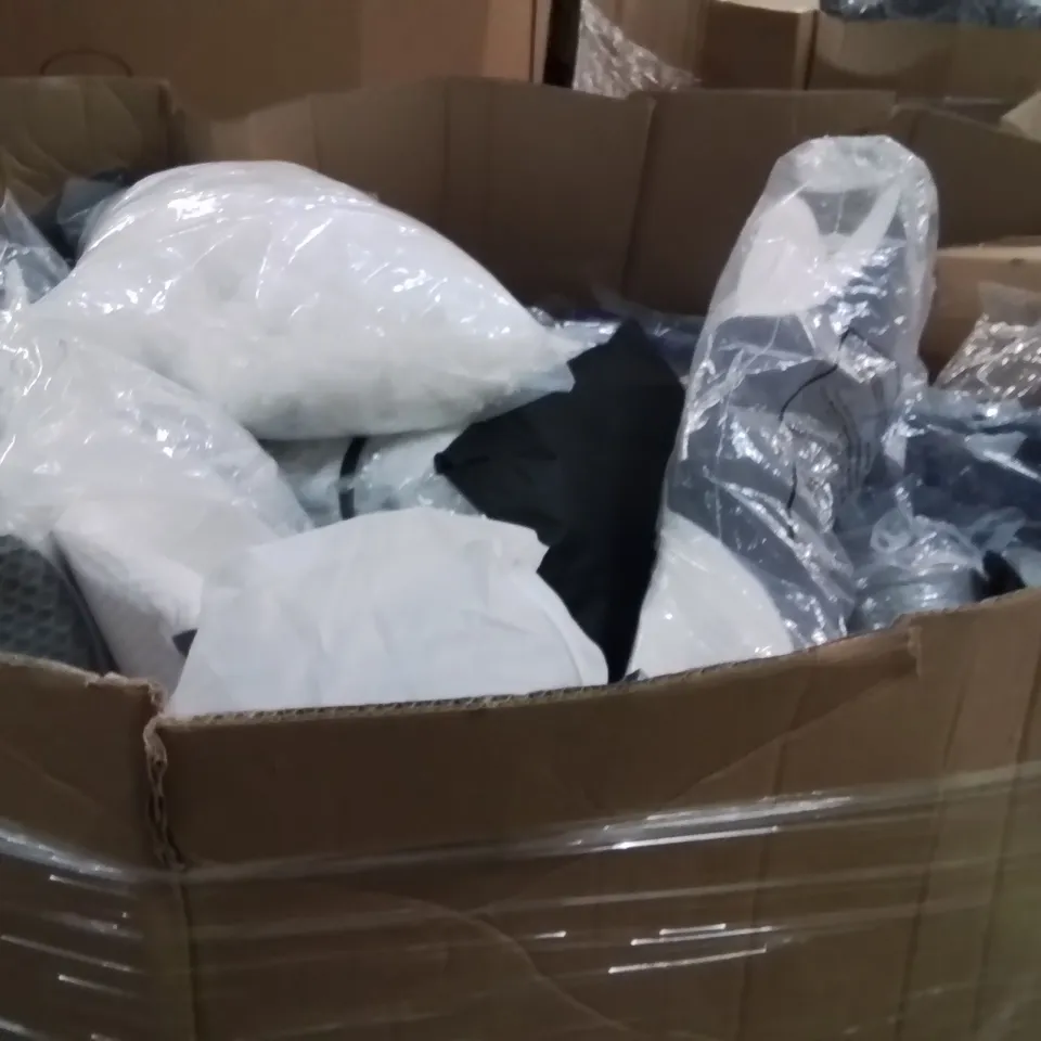 PALLET CONTAINING LARGE QUANTITY OF PILLOWS