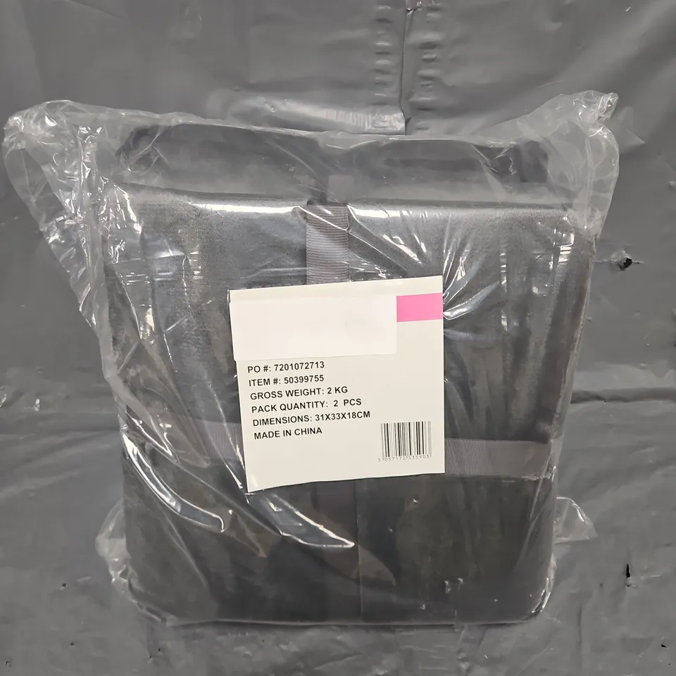 BAGGED SET OF 2 FILLED BEDDING SOFT TOUCH PLUSH THROWS IN DARK GREY - KING SIZE