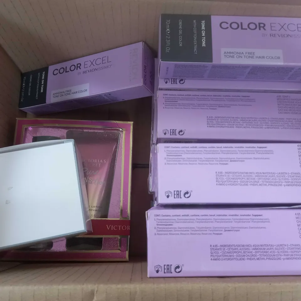 BOX OF APPROX 15 ASSORTED HEALTH & BEAUTY ITEMS TO INCLUDE - ELIZABETH ARDEN CERAMIDE CAPSULES , ELIZABETH ARDEN VISIBLE DIFFERENCE ETC - 