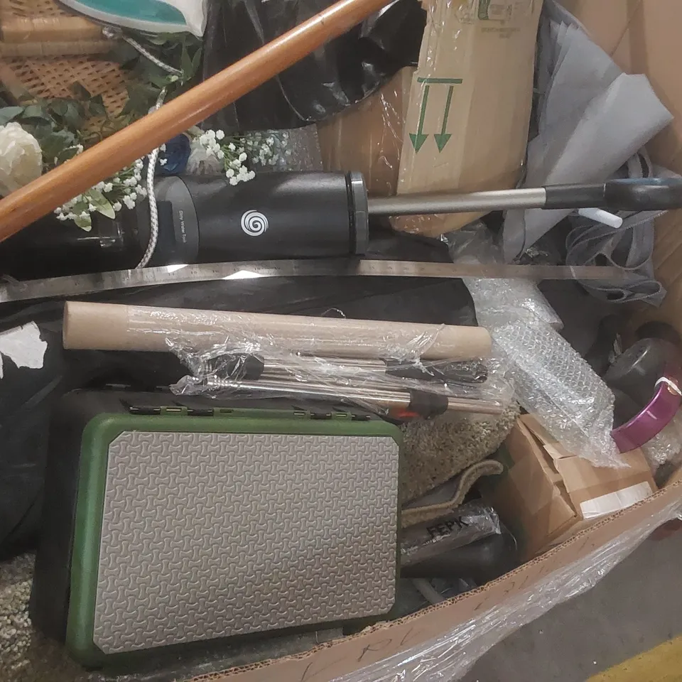 PALLET CONTAINING A VERY LARGE QUANTITY OF ASSORTED CONSUMER PRODUCTS INCLUDING: IRON, VACUUM, ARTIFICIAL FLOWERS, METAL RULER, BATH MAT ECT