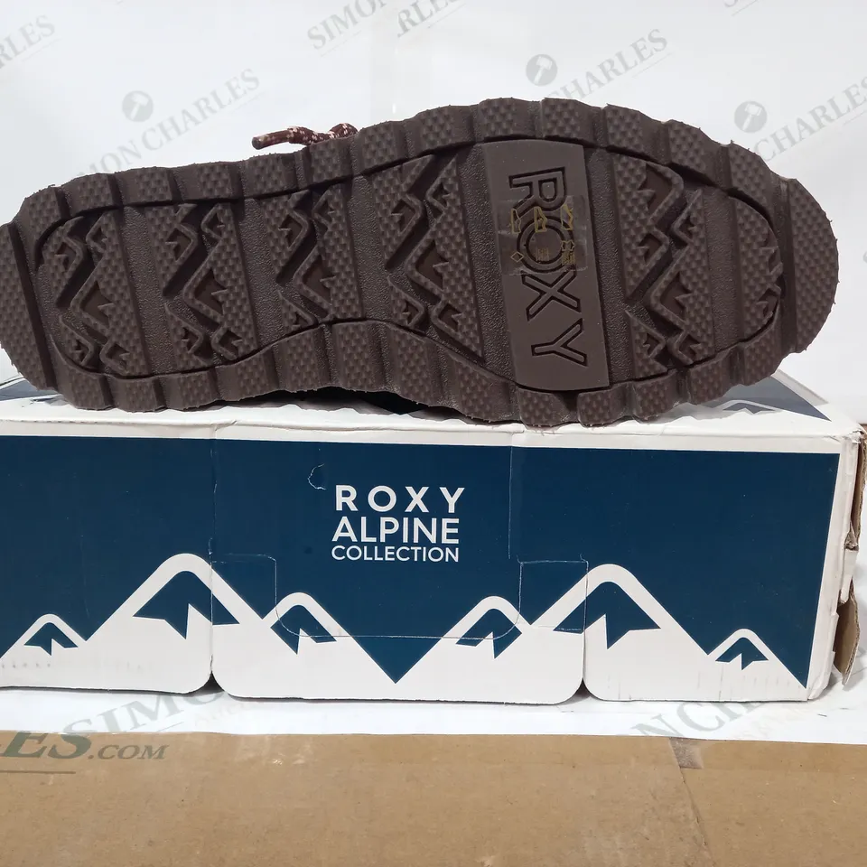 BOXED PAIR OF ROXY ALPINE BOOTS IN BROWN UK SIZE 9