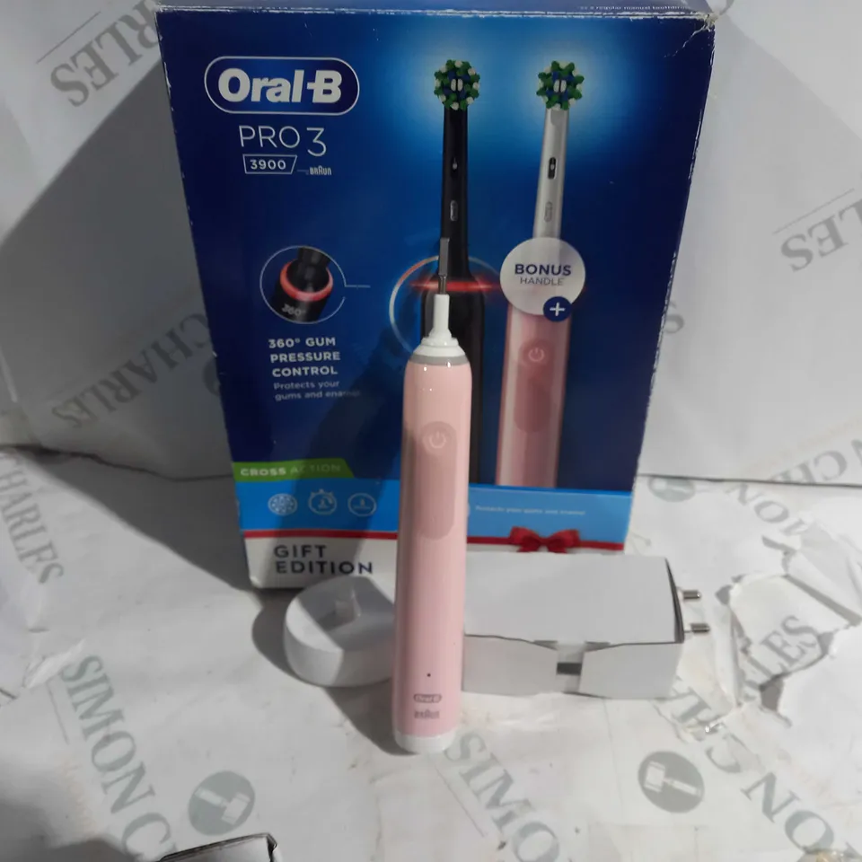 BOXED ORAL B PRO 3 3900