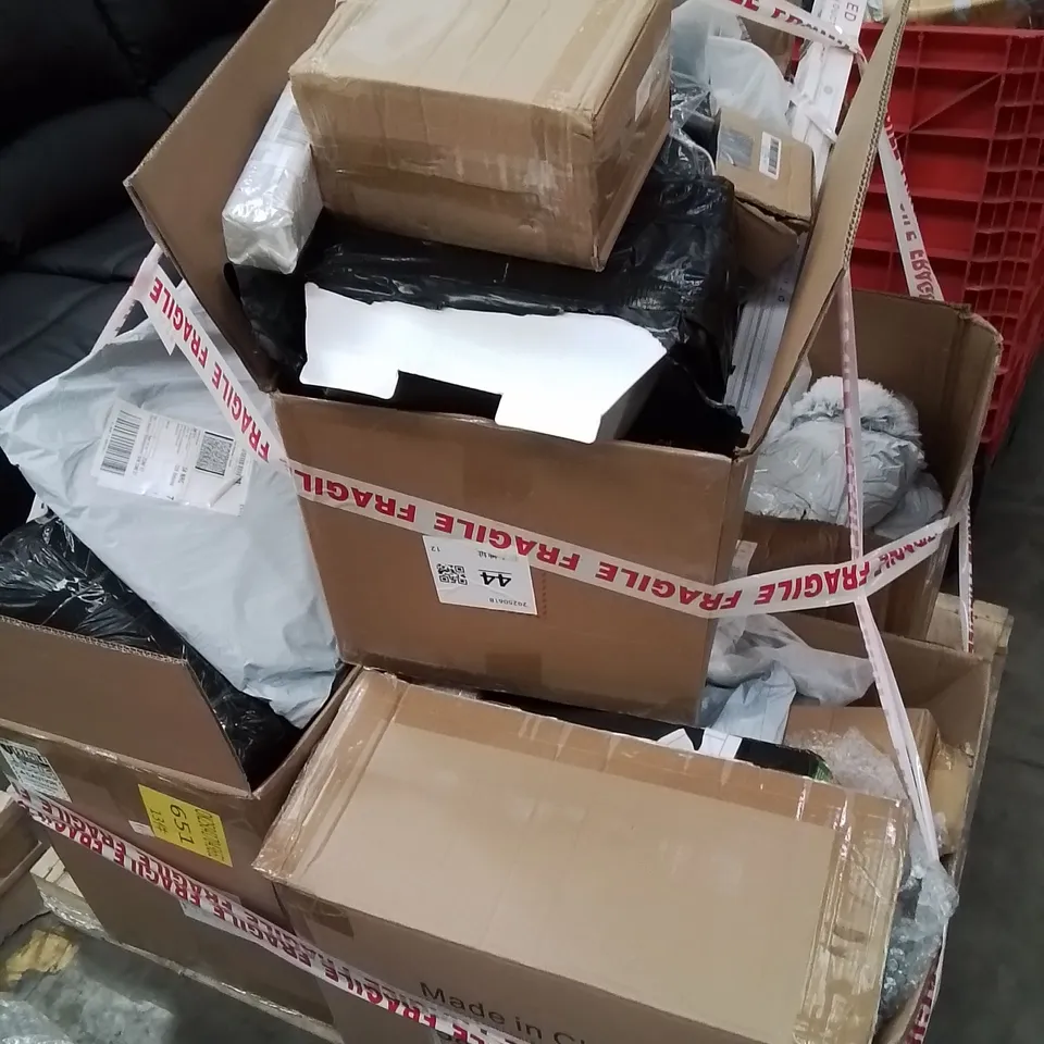 PALLET CONTAINING VARIOUS ASSORTED HOUSEHOLD CUSTOMER RETURNS.