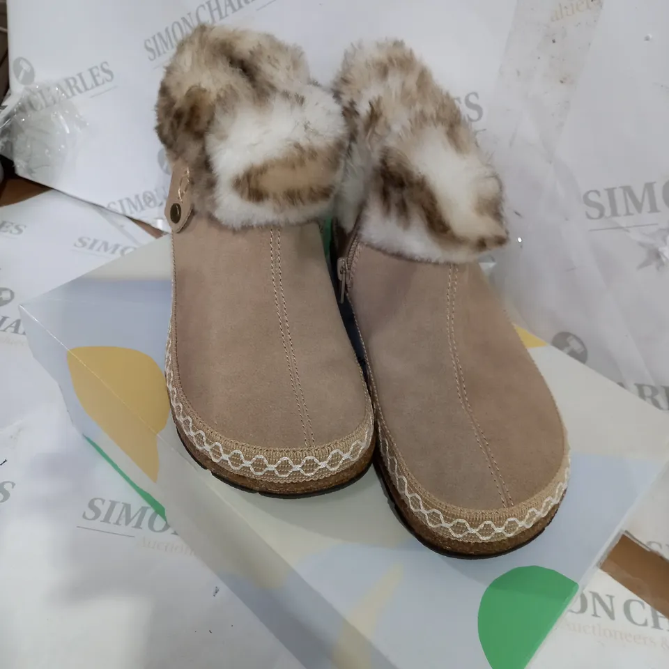 EARTH ORIGINS SUEDE EMMALYN BROWN BOOTS SIZE 7