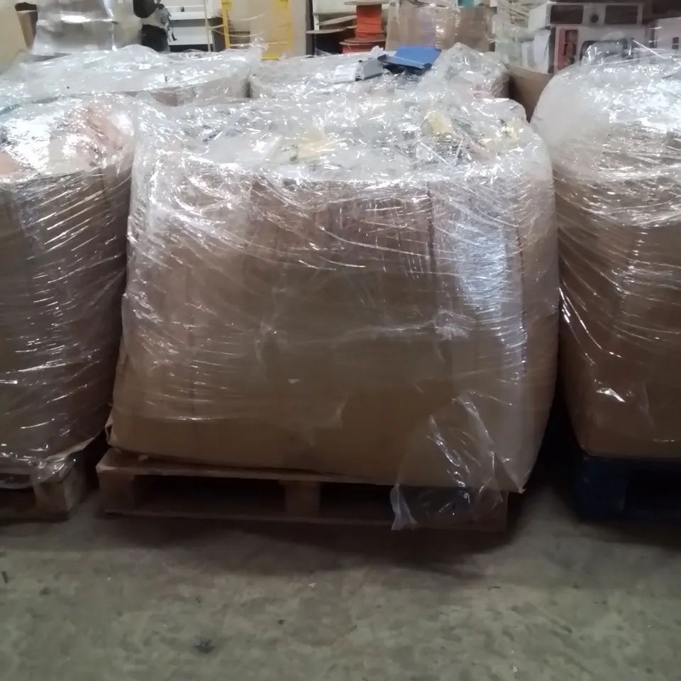 PALLET CONTAINING A LARGE QUANTITY OF