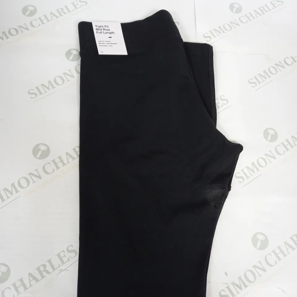 NIKE CASUAL LEGGINGS SIZE S ( HOLES IN LEGGINGS )