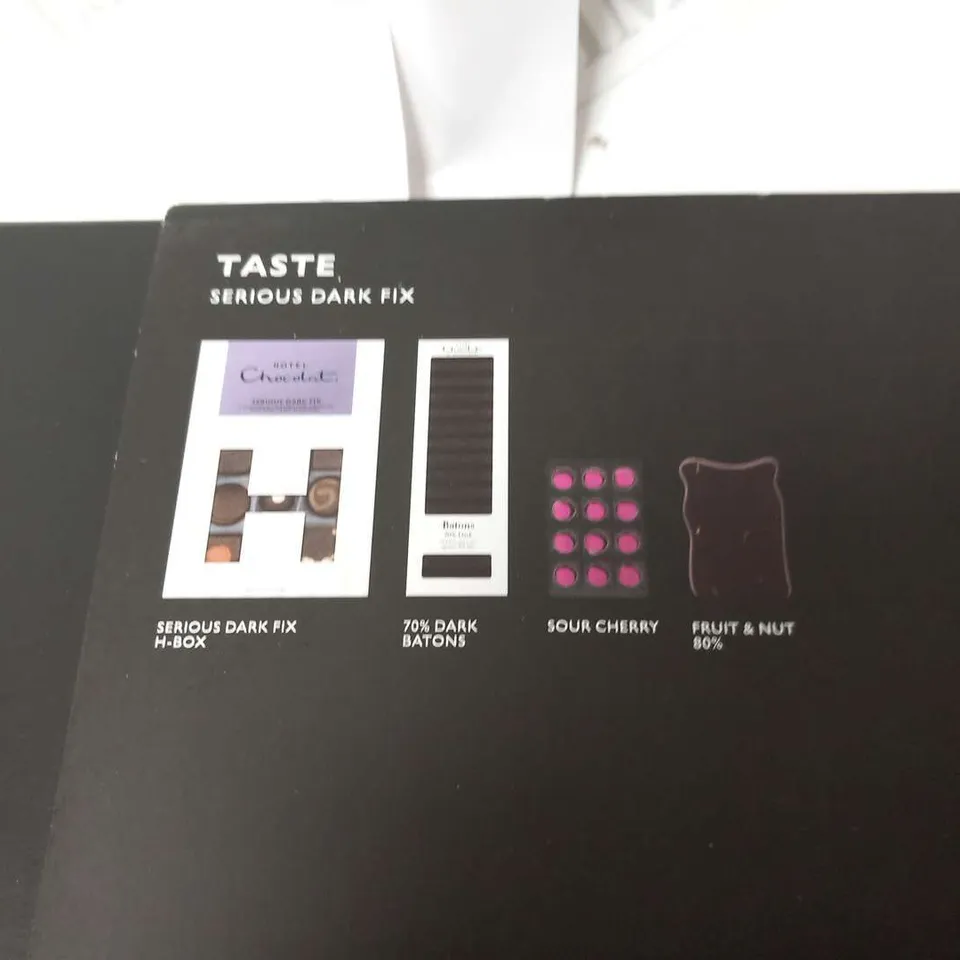 BOXED HOTEL CHOCOLAT SERIOUS DARK FIX 430G
