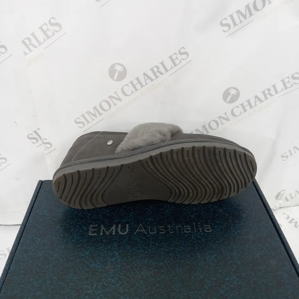 BOXED PAIR OF EMU AUSTRALIA GREY FLUFF SLIPPER SIZE 5