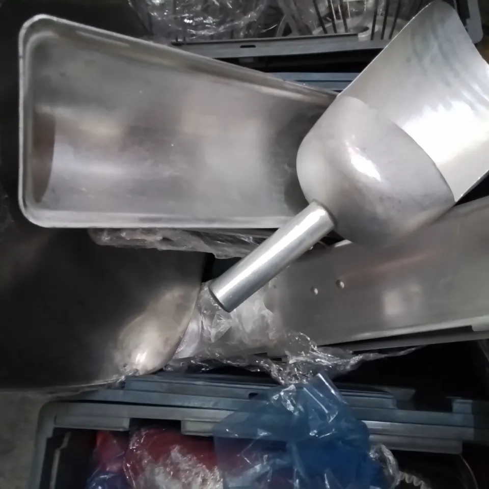 SHELF OF ASSORTED CATERING ITEMS INCLUDING, ALUMINIUM UTENSILS, TRAYS, MIXER WISK ATTACHMENTS, CAKE CASES,