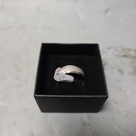 THE LOVE COLLECTION 9 CARAT WHITE GOLD PATTERNED WEDDING BAND 7MM - SIZE UNSPECIFIED 