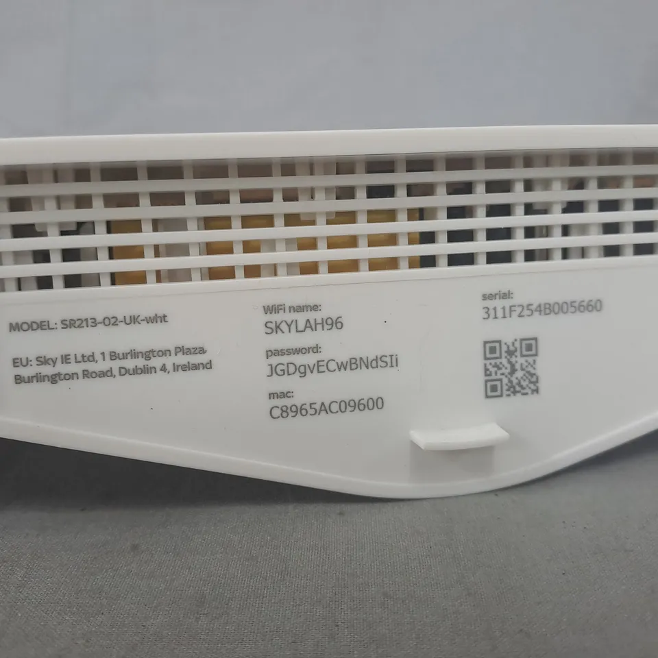SKY SR213-02-UK-WHT WHITE WIRELESS ROUTER
