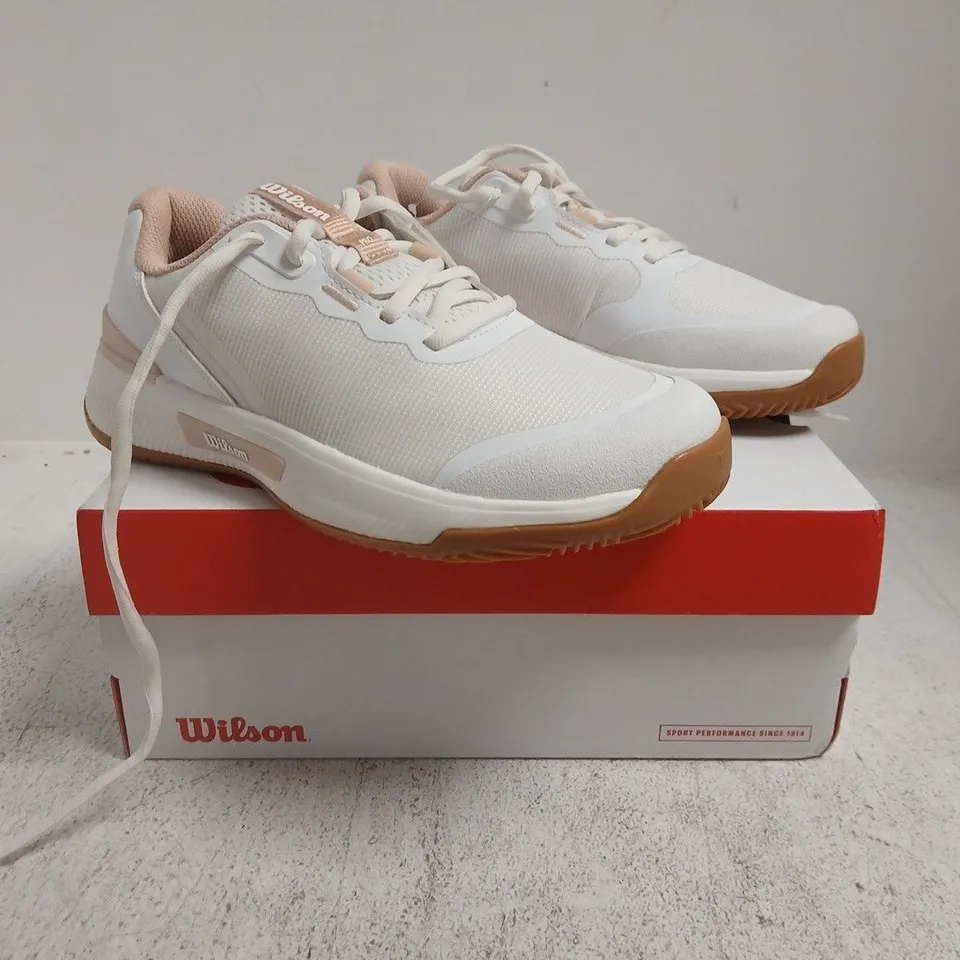 BOXED PAIR OF WILSON INTRIGUE PRO CLAY TRAINERS IN WHITE/CAMEO ROSE SIZE UK 4