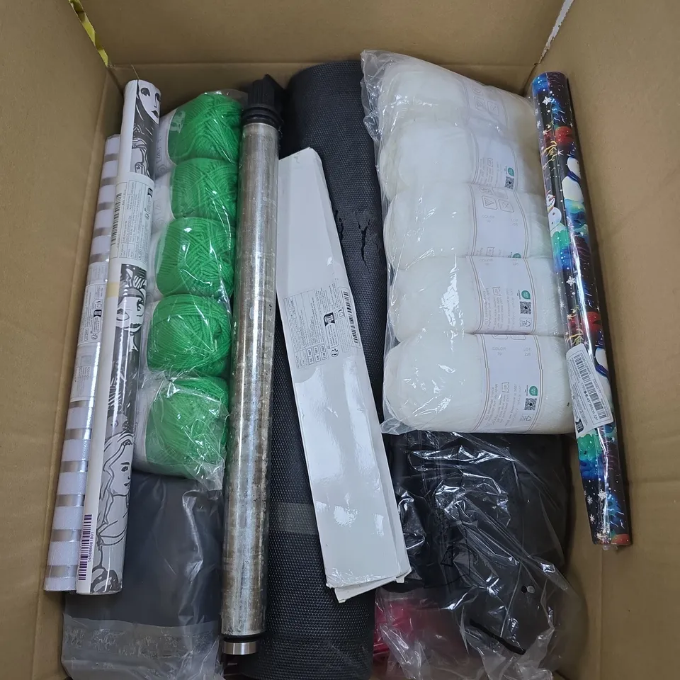 APPROXIMATELY 25 ASSORTED ITEMS INCLUDING KNITTING WOOL, GRACE DUVET COVER SET AND A SECTONA BAG