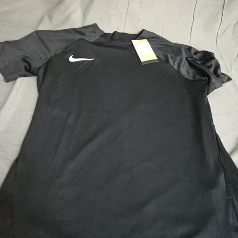 NIKE BLACK TEE SIZE M