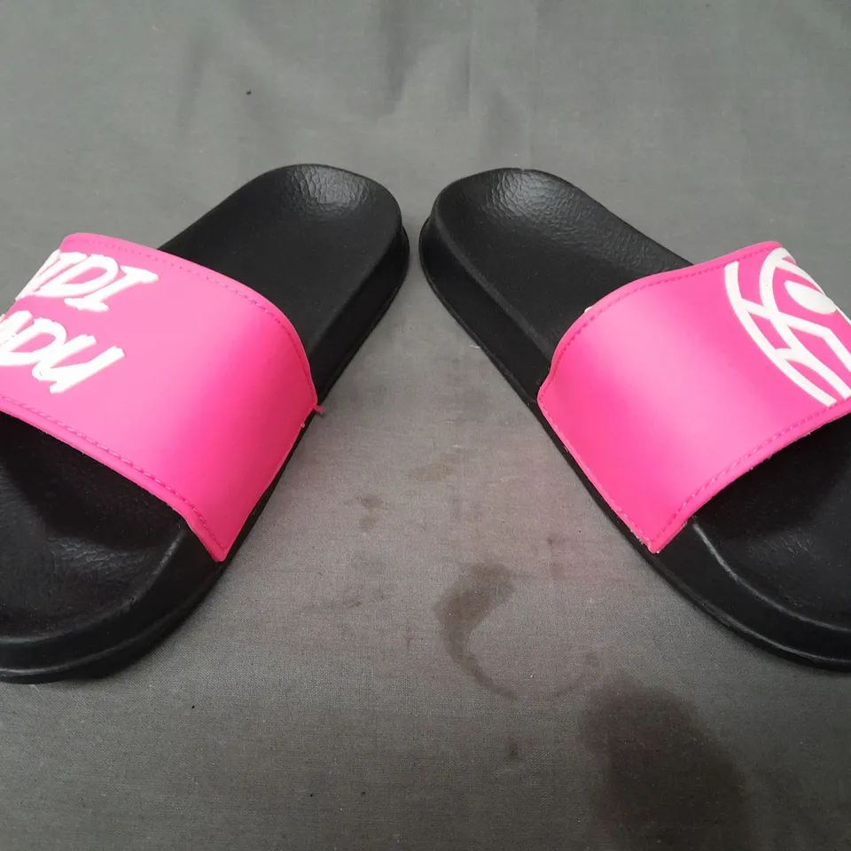 BOXED PAIR OF BIDI BADU SLIDERS IN PINK/BLACK EU SIZE 37