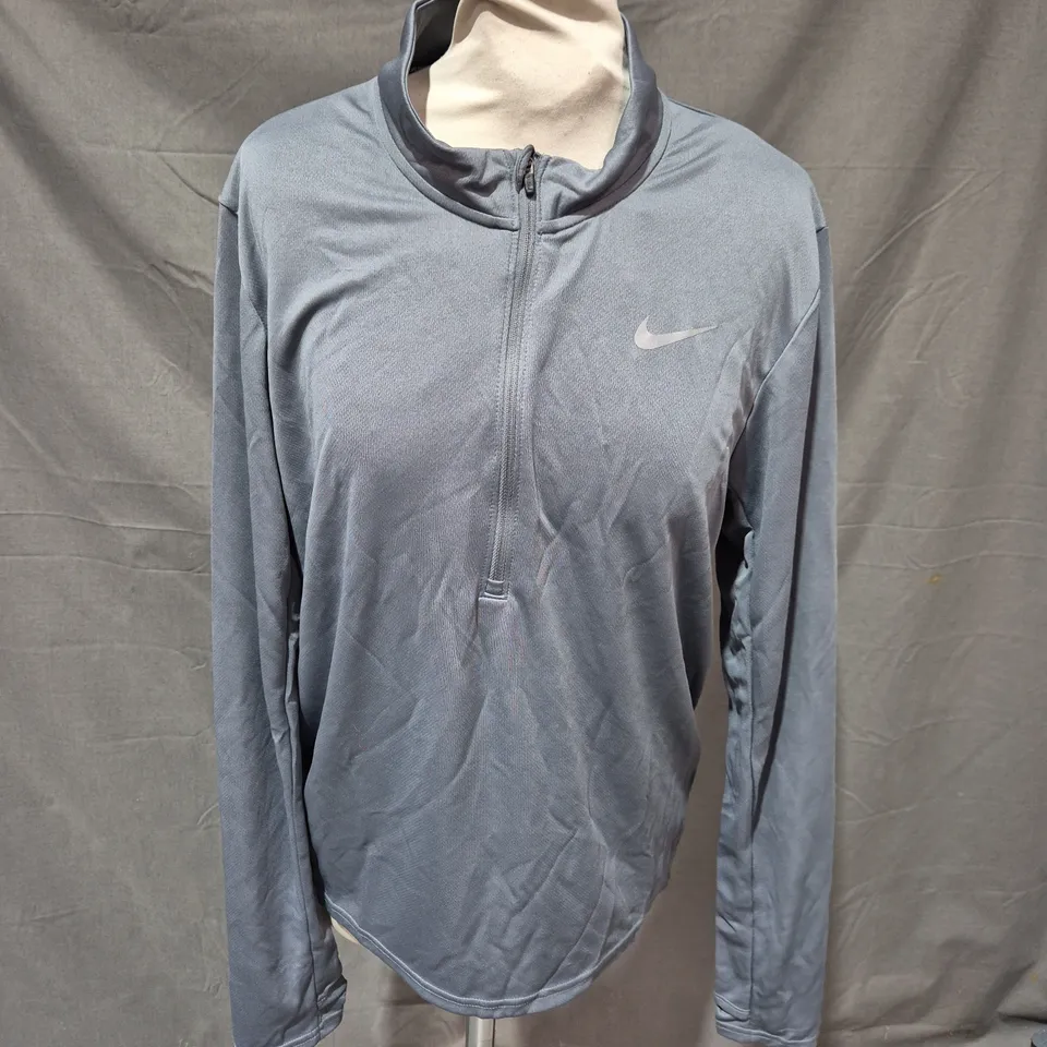 NIKE RUNNING DRI-FIT LIGHTWEIGHT 1/2 ZIP IN GREY SIZE S