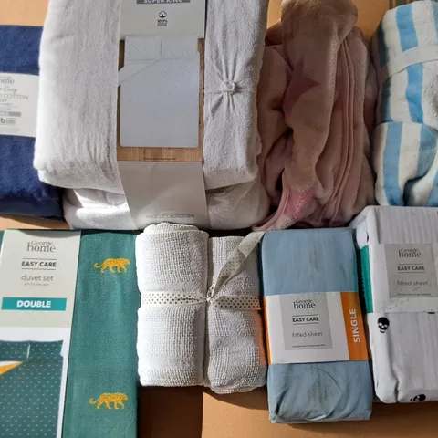 LOT OF APPROXIMATELY 16 ASSORTED BEDDING AND SOFT FURNISHING ITEMS TO INCLUDE DUVETS, SHEETS AND FILLED CUSHION