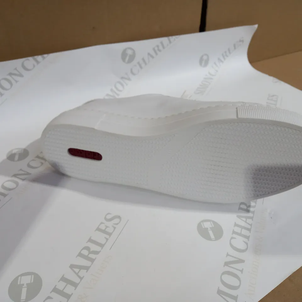 BOXED PAIR OF RIEKER ANTISTRESS ZIP TRAINER WHITE  - SIZE 6.5