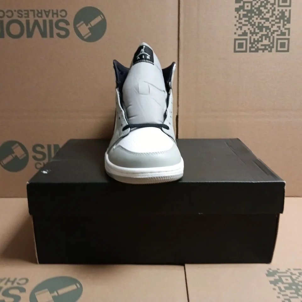 BOXED PAIR OF AIR JORDAN 1 MID SHOES IN GREY/WHITE SIZE UK 7